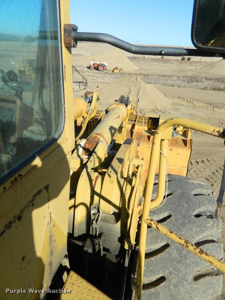 image for item J8805 1983 Caterpillar 992C wheel loader