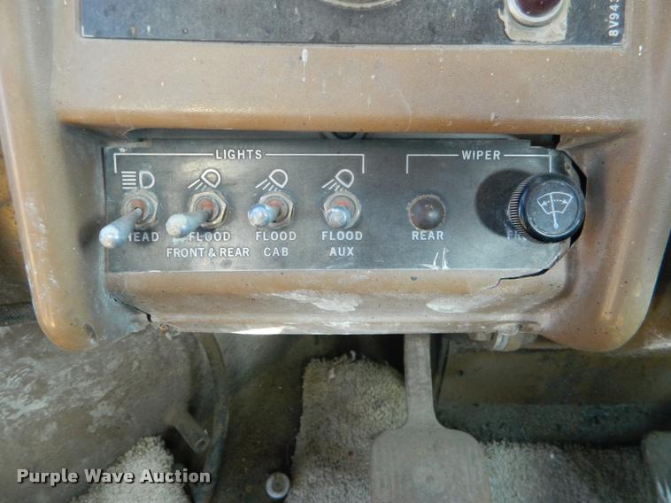 image for item J8805 1983 Caterpillar 992C wheel loader