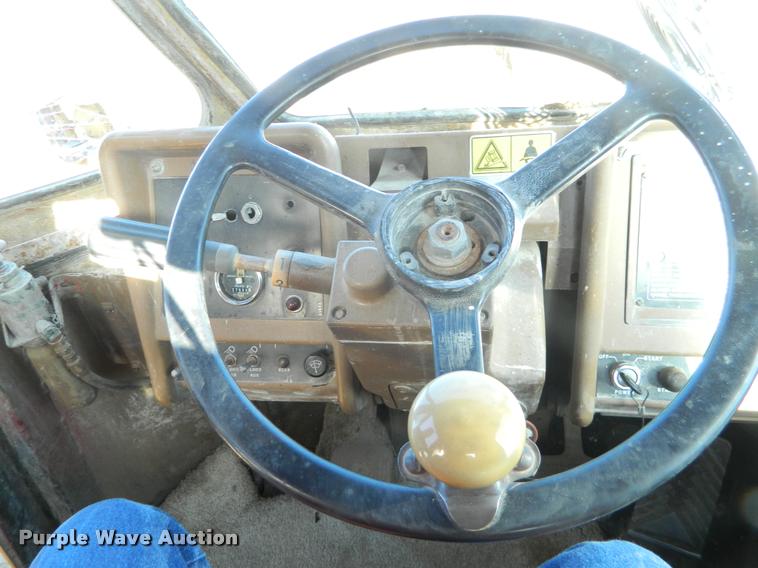 image for item J8805 1983 Caterpillar 992C wheel loader