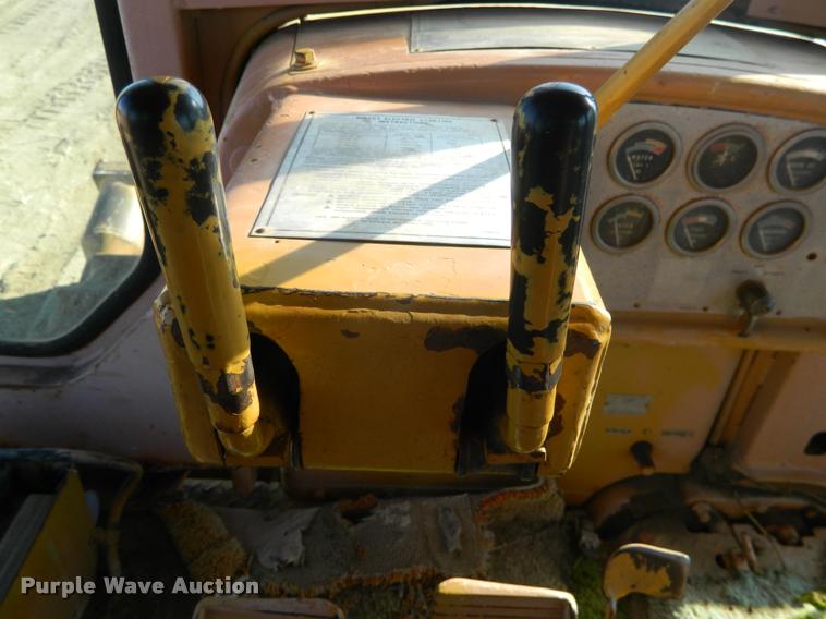 image for item J8806 1968 Caterpillar D7E dozer