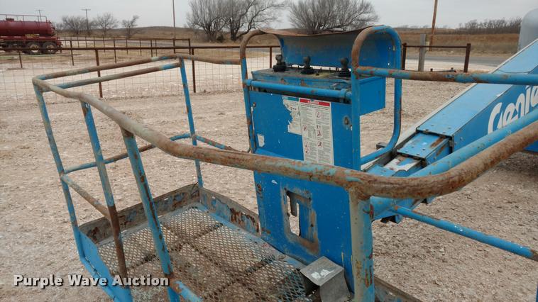 image for item K2999 2004 Genie S60 boom lift