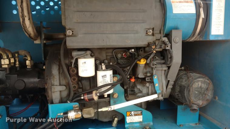 image for item K2999 2004 Genie S60 boom lift