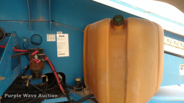 image for item K2999 2004 Genie S60 boom lift