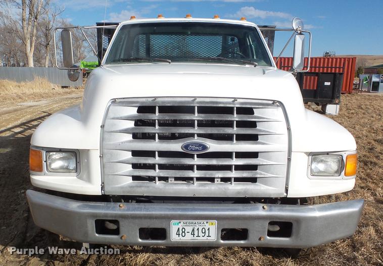 image for item L5147 1998 Ford F800 flatbed truck