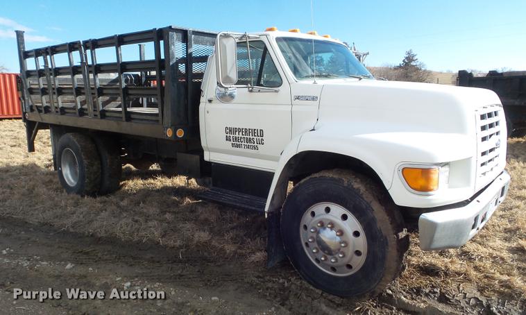image for item L5147 1998 Ford F800 flatbed truck