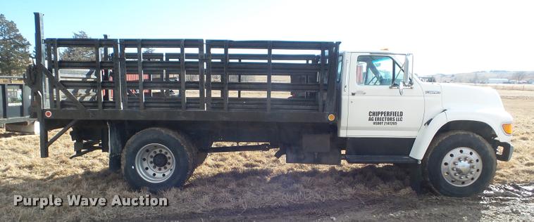 image for item L5147 1998 Ford F800 flatbed truck
