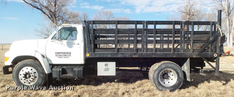 image for item L5147 1998 Ford F800 flatbed truck