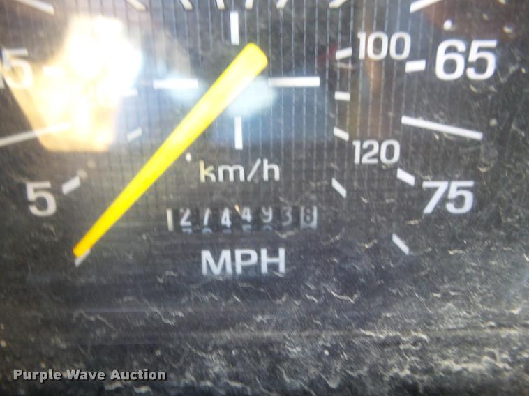 image for item L5147 1998 Ford F800 flatbed truck