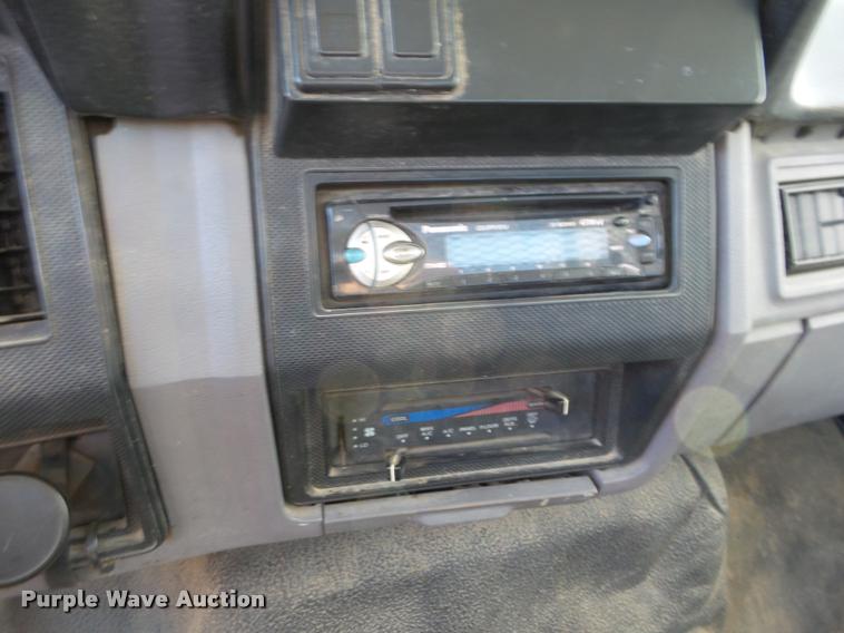 image for item L5147 1998 Ford F800 flatbed truck