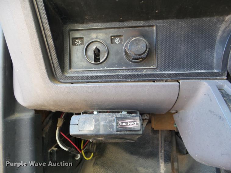 image for item L5147 1998 Ford F800 flatbed truck