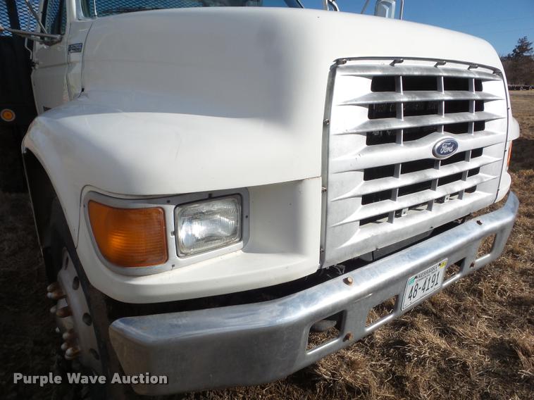 image for item L5147 1998 Ford F800 flatbed truck