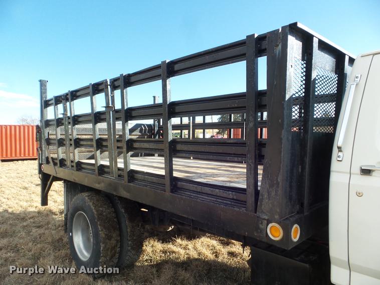 image for item L5147 1998 Ford F800 flatbed truck