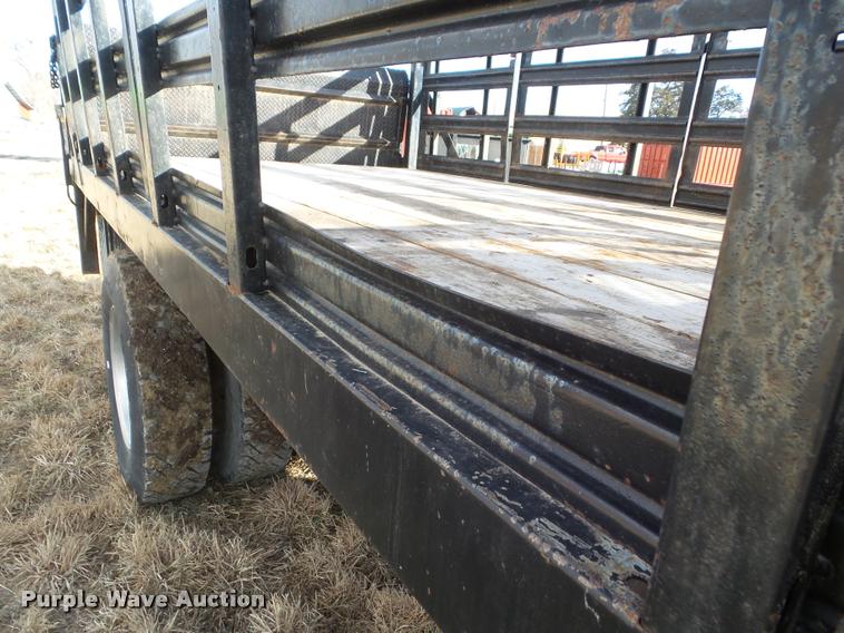 image for item L5147 1998 Ford F800 flatbed truck