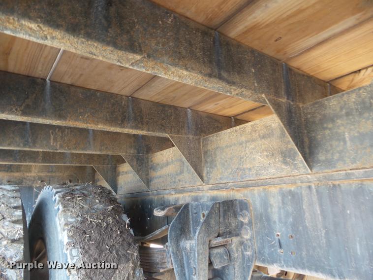 image for item L5147 1998 Ford F800 flatbed truck