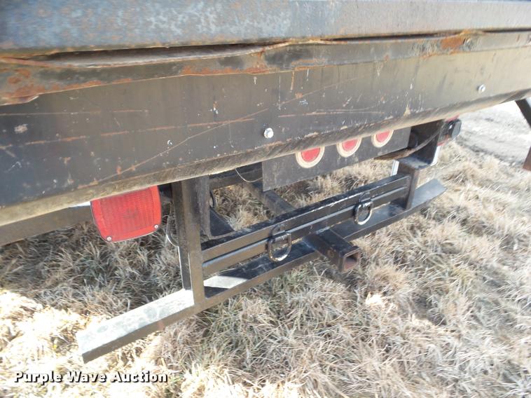 image for item L5147 1998 Ford F800 flatbed truck