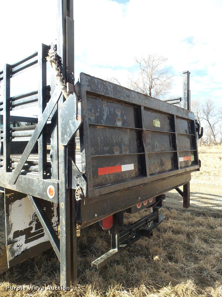 image for item L5147 1998 Ford F800 flatbed truck