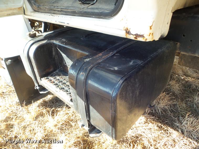 image for item L5147 1998 Ford F800 flatbed truck