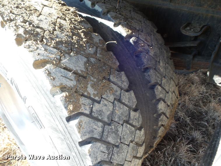 image for item L5147 1998 Ford F800 flatbed truck