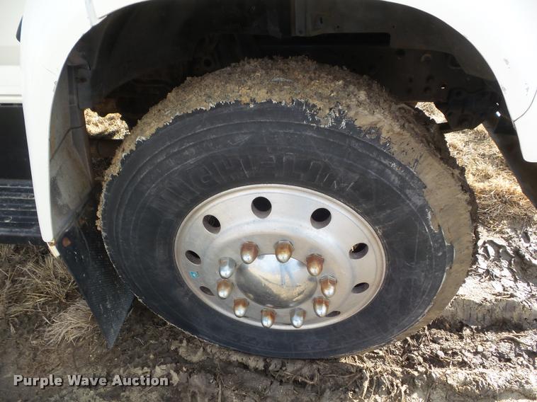 image for item L5147 1998 Ford F800 flatbed truck