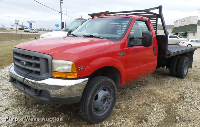 image for item L7225 1999 Ford F550 flatbed truck