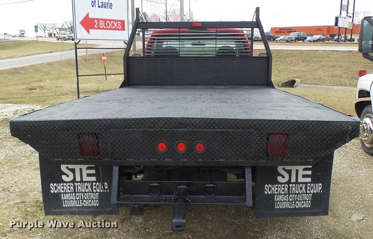 image for item L7225 1999 Ford F550 flatbed truck