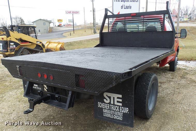 image for item L7225 1999 Ford F550 flatbed truck