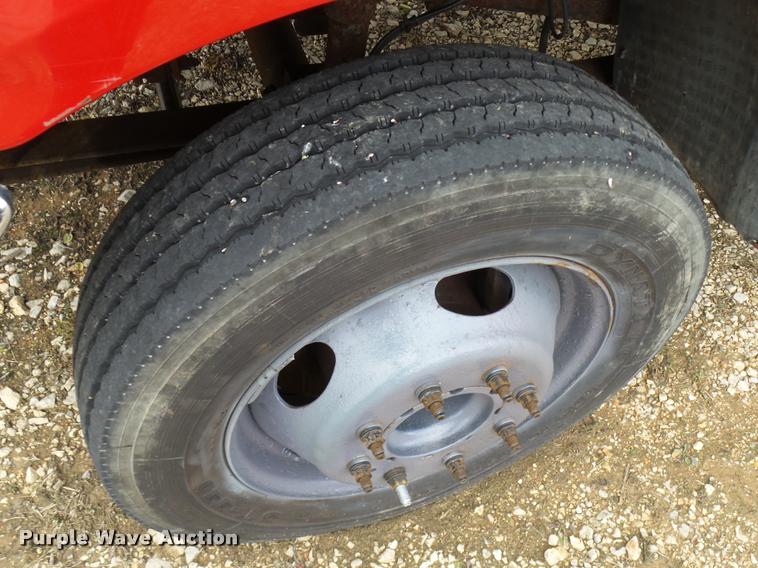 image for item L7225 1999 Ford F550 flatbed truck