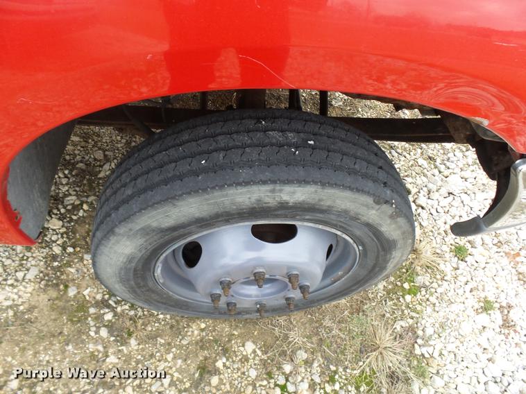 image for item L7225 1999 Ford F550 flatbed truck