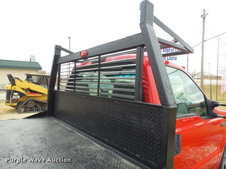 image for item L7225 1999 Ford F550 flatbed truck