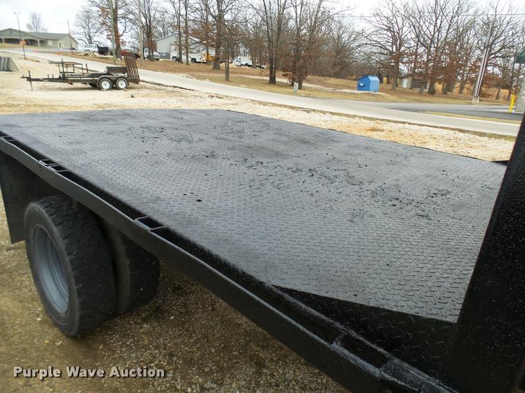 image for item L7225 1999 Ford F550 flatbed truck