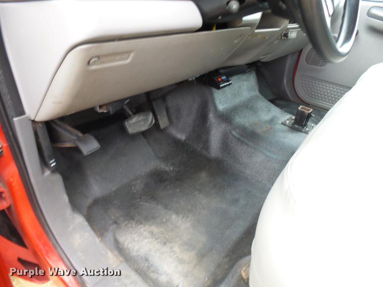 image for item L7225 1999 Ford F550 flatbed truck