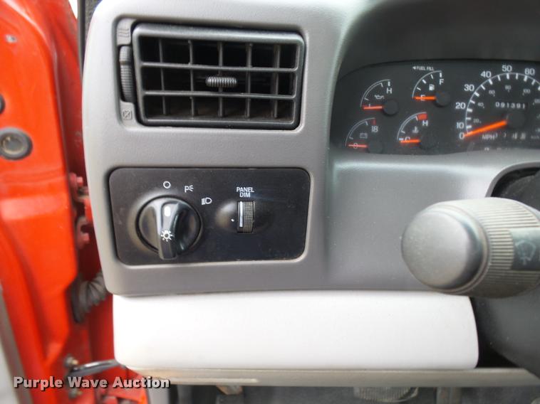 image for item L7225 1999 Ford F550 flatbed truck