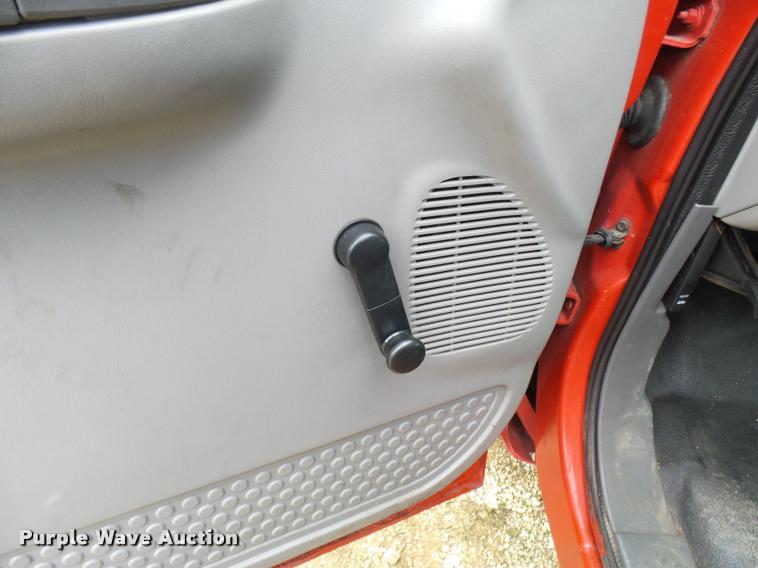 image for item L7225 1999 Ford F550 flatbed truck