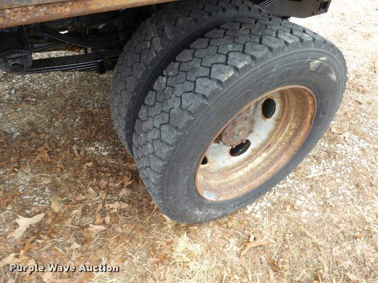 image for item L7227 2000 Ford F450 Super Duty XL Crew Cab flatbed truck