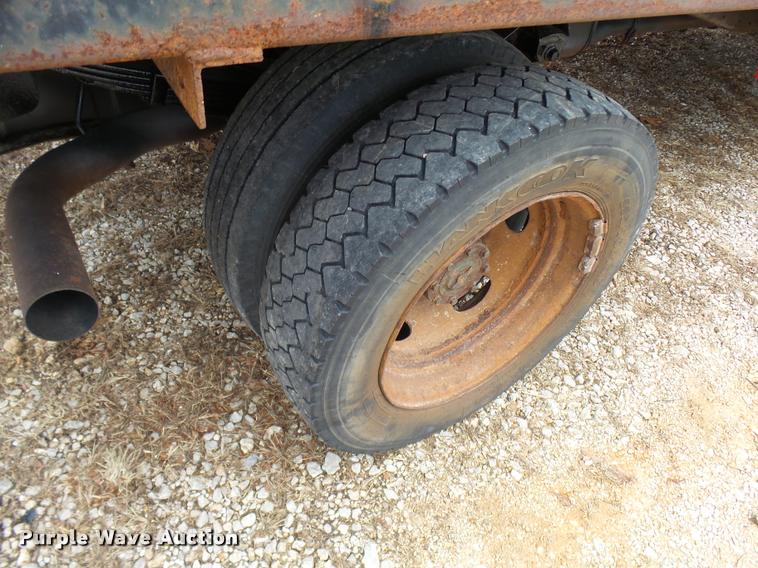 image for item L7227 2000 Ford F450 Super Duty XL Crew Cab flatbed truck