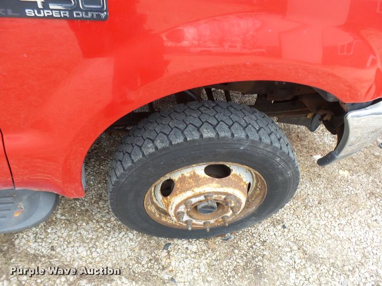 image for item L7227 2000 Ford F450 Super Duty XL Crew Cab flatbed truck