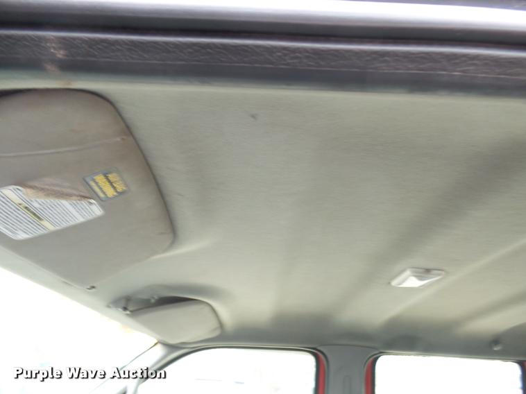 image for item L7227 2000 Ford F450 Super Duty XL Crew Cab flatbed truck