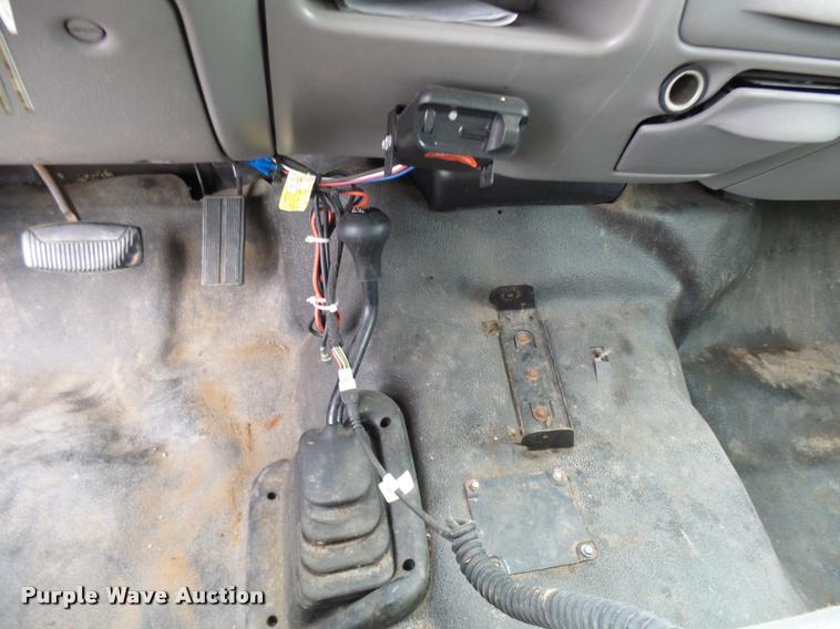 image for item L7227 2000 Ford F450 Super Duty XL Crew Cab flatbed truck