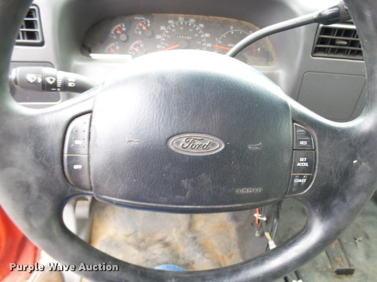 image for item L7227 2000 Ford F450 Super Duty XL Crew Cab flatbed truck