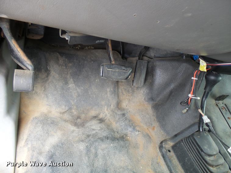 image for item L7227 2000 Ford F450 Super Duty XL Crew Cab flatbed truck