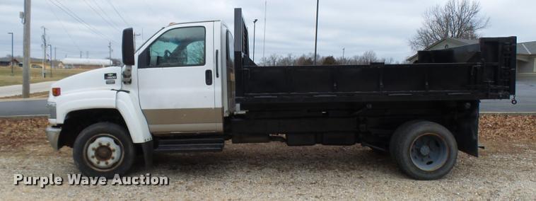image for item L7228 2003 Chevrolet C4500 dump truck