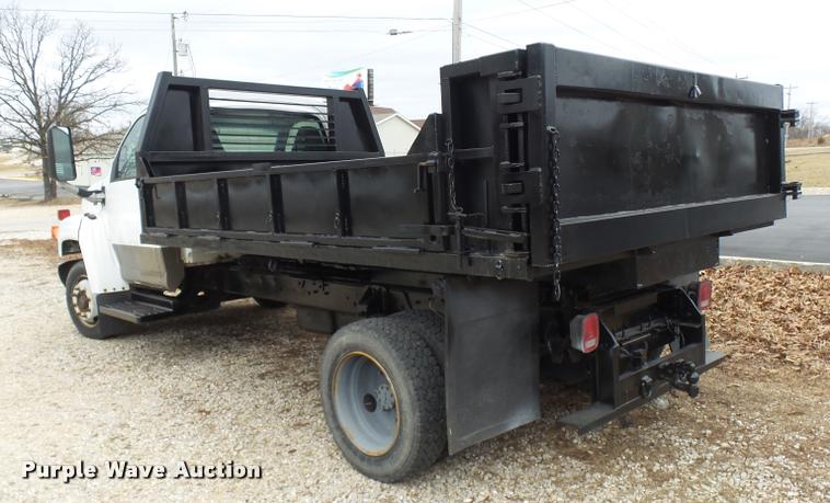 image for item L7228 2003 Chevrolet C4500 dump truck