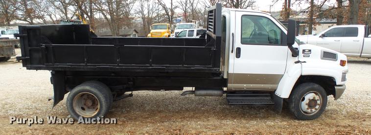 image for item L7228 2003 Chevrolet C4500 dump truck