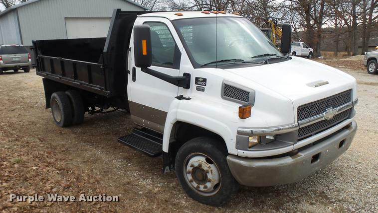 image for item L7228 2003 Chevrolet C4500 dump truck