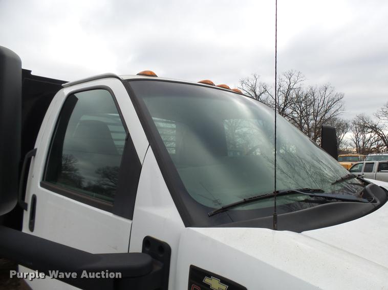 image for item L7228 2003 Chevrolet C4500 dump truck