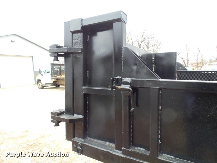 image for item L7228 2003 Chevrolet C4500 dump truck