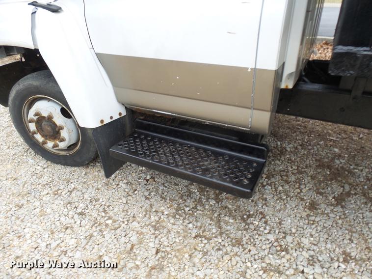 image for item L7228 2003 Chevrolet C4500 dump truck