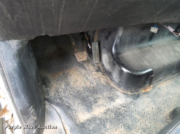 image for item L7228 2003 Chevrolet C4500 dump truck