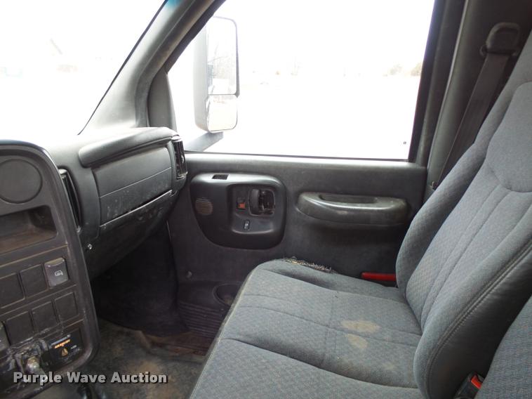 image for item L7228 2003 Chevrolet C4500 dump truck