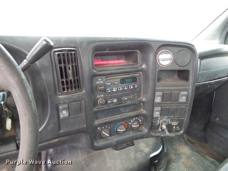 image for item L7228 2003 Chevrolet C4500 dump truck